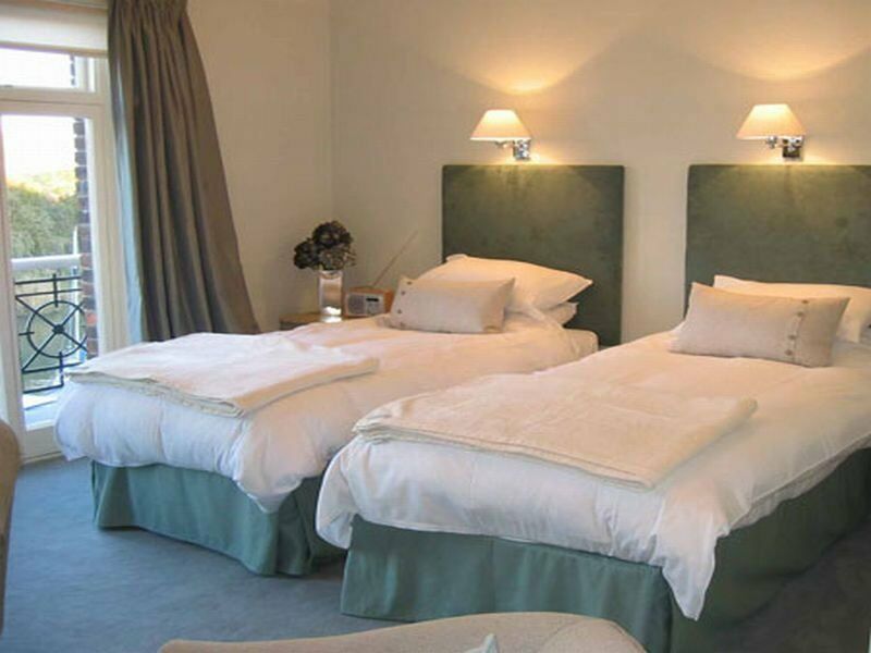 The Bell Hotel Sandwich Exteriér fotografie